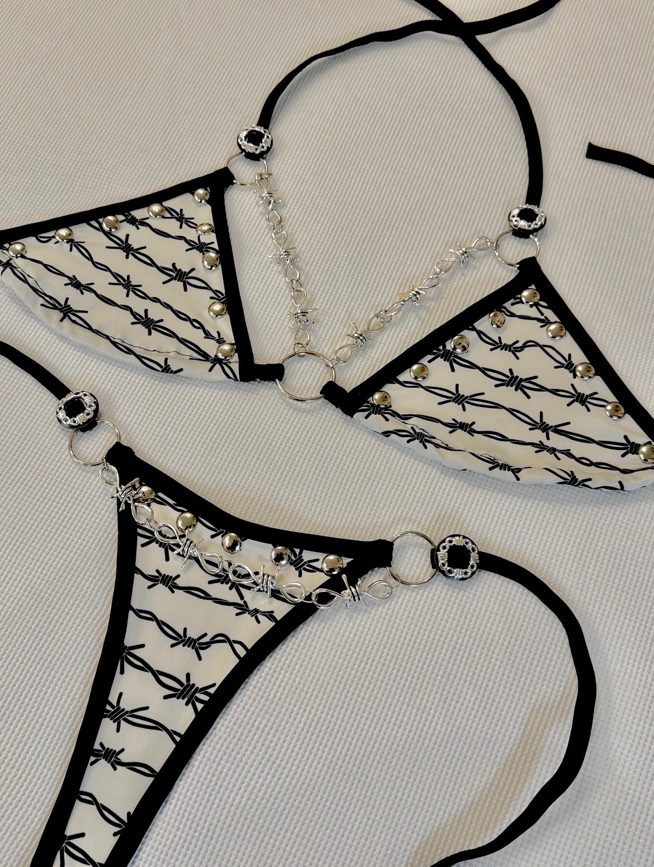 BARBED WIRE SET